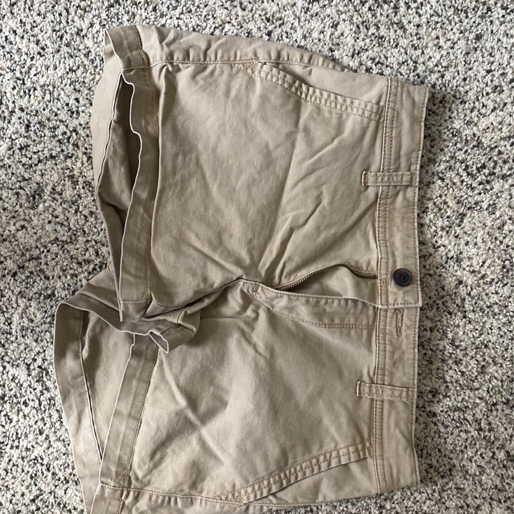 Universal thread, size 2, tan short.